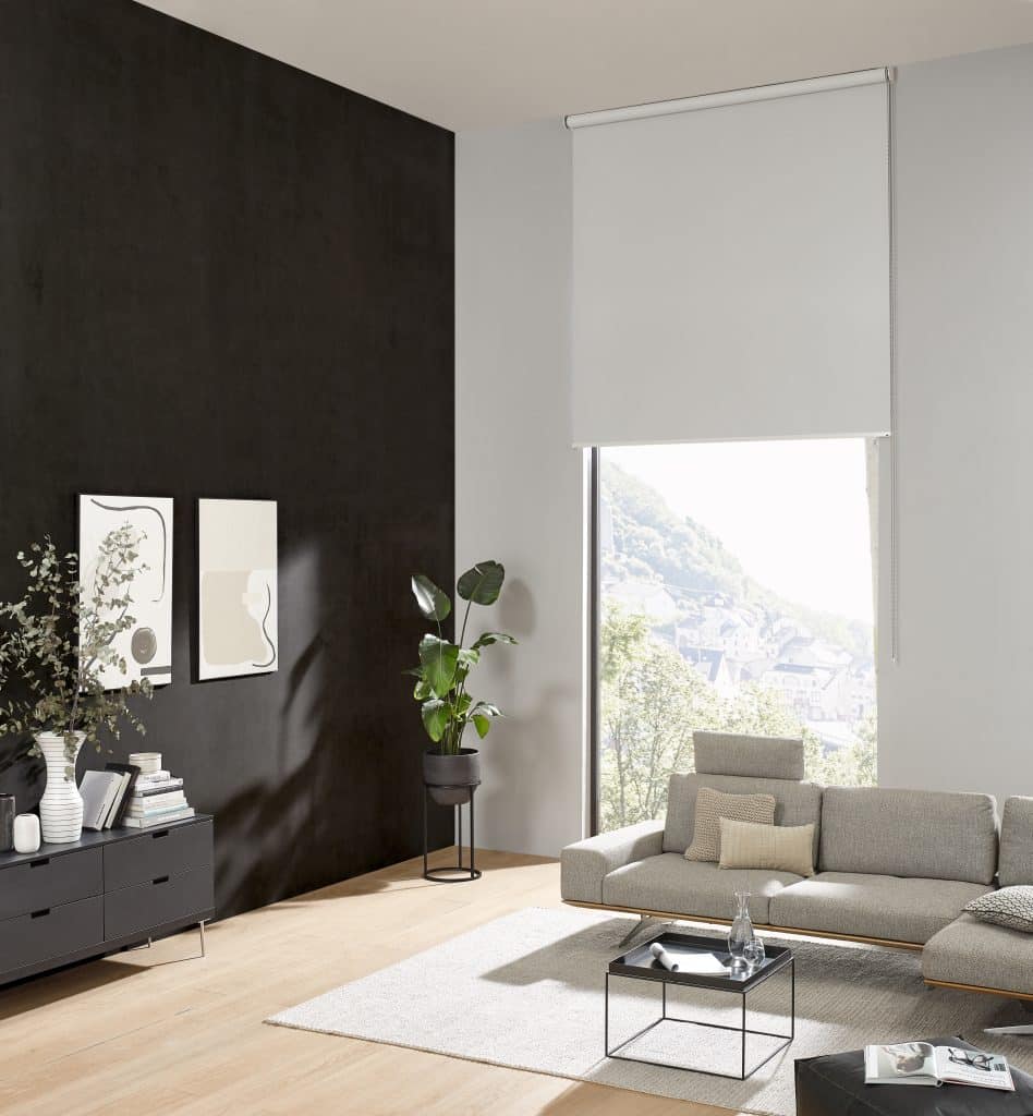 Modernes Wohnzimmer mit Innenliegenden Sonnenschutzrollo
